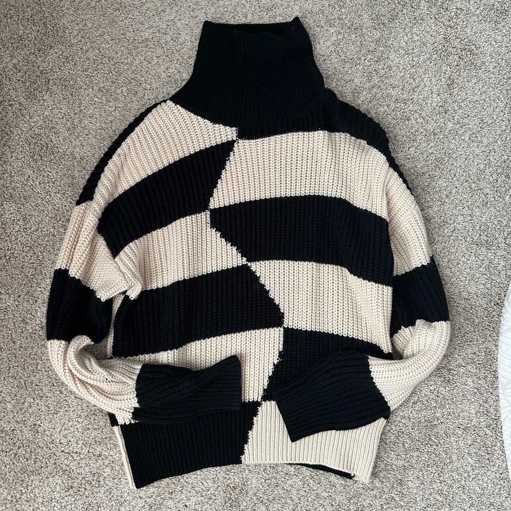 Women’s Patterned Sweater